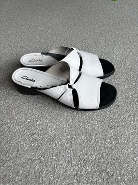 Clarks Women's Criss Cross White Leather Wedge Sandals size 9